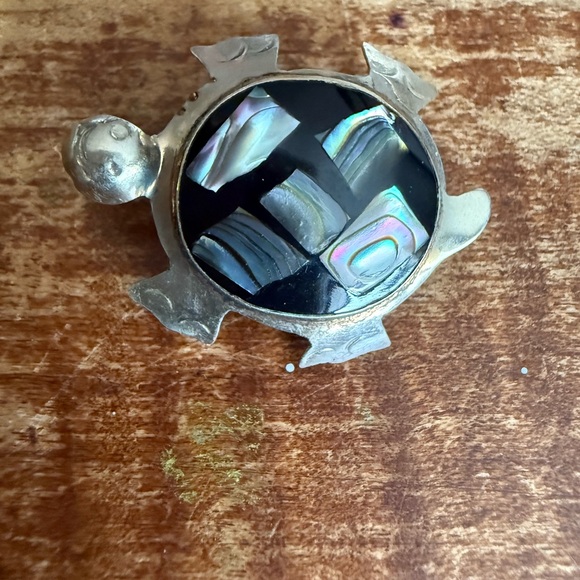 Silver Turtle Brooch with Abalone Inlay - Picture 2 of 6
